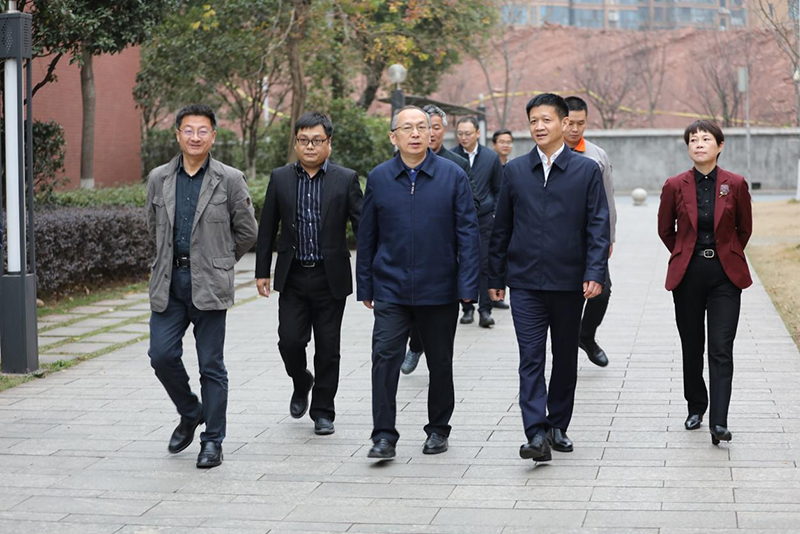 省人力资源和社会保障厅副厅长廖跃贵一行来半岛在线注册调研