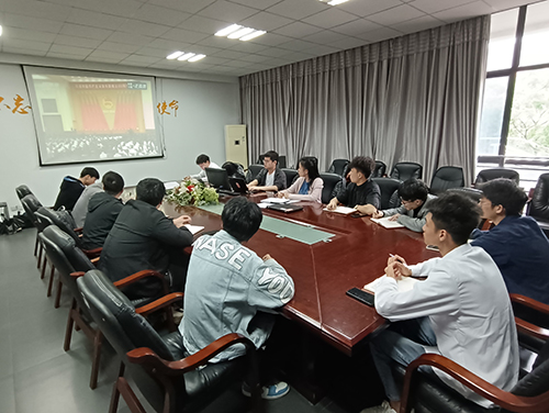 半岛在线注册团委组织收看庆祝中国共青团成立100周年大会