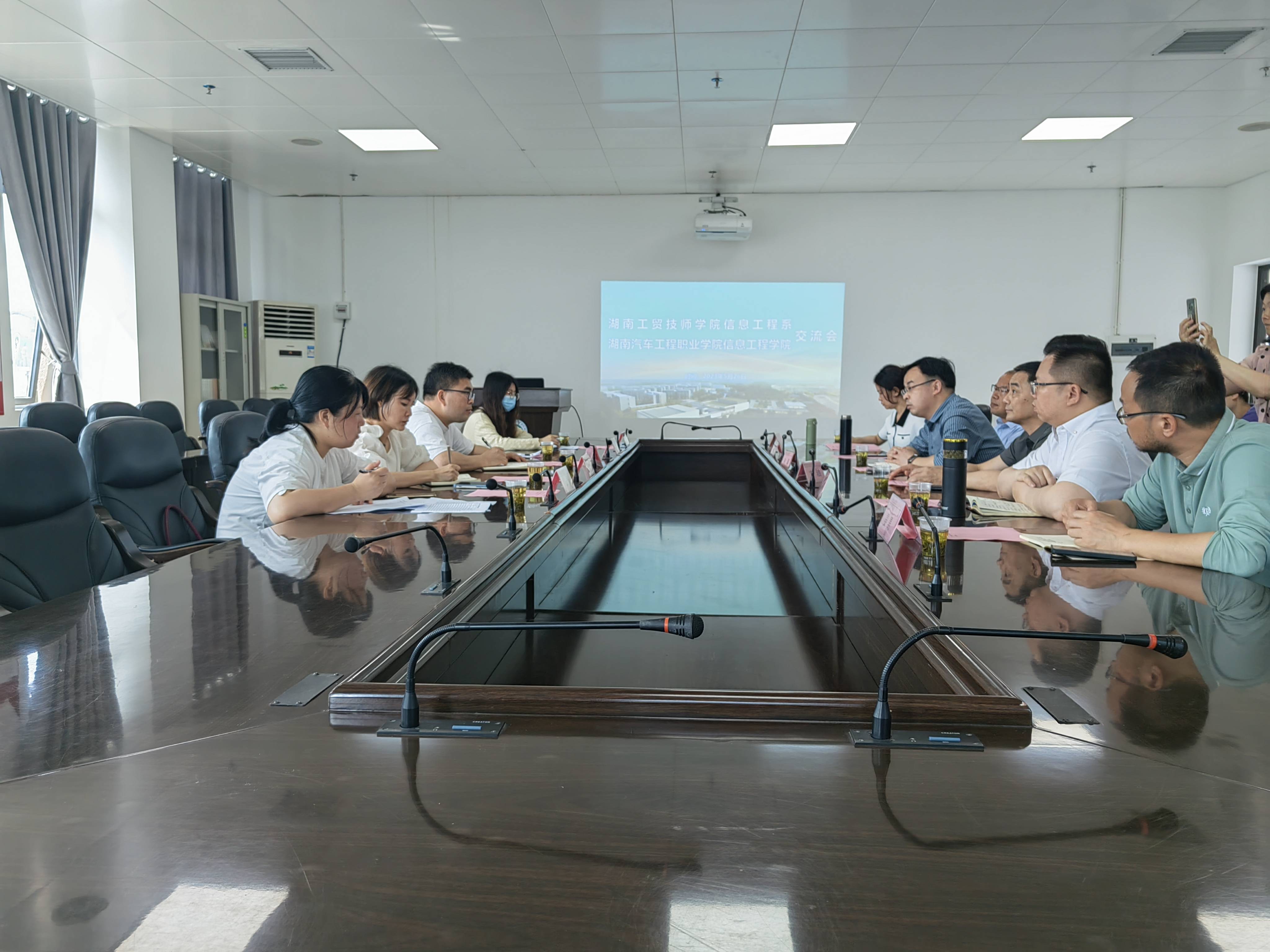 信息工程系主任李会明一行赴湖南汽车工程职业半岛在线注册考察交流