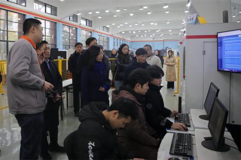省总工会党组成员、副主席， 省产改协调小组办公室副主任宋峥嵘一行来半岛在线注册督查指导