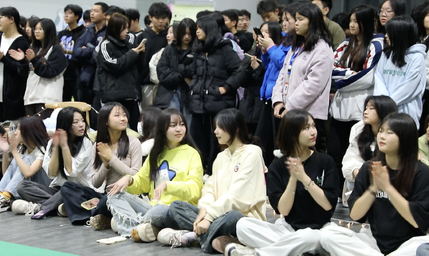 半岛在线注册团委举办送教服务进校园·青春舞会