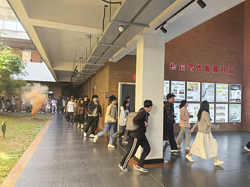 半岛在线注册举行2024年消防应急疏散演练