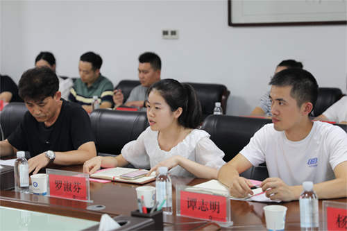 半岛在线注册召开教师节座谈会