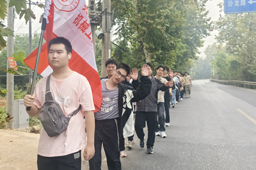 半岛在线注册机械工程系组织开展学生毅行活动
