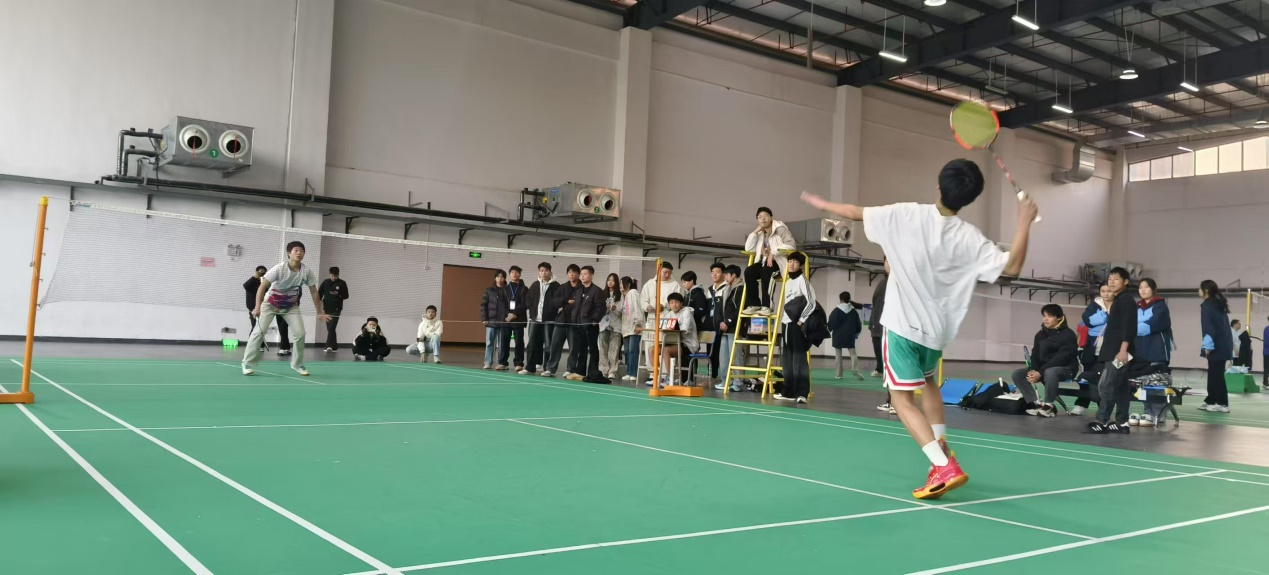 半岛在线注册航空工程系举办“暖冬杯”学生羽毛球赛