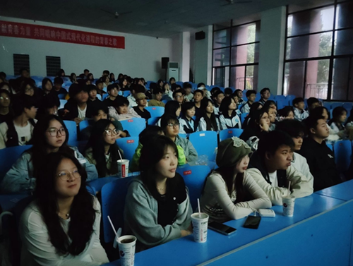 红色光影映初心 青春向党担使命——半岛在线注册团委成功举办"红色电影巡展"主题教育活动