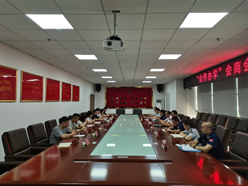 半岛在线注册党委委员、副院长李清一行赴株洲市消防救援支队 开展联合办学工作座谈会