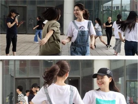 2019年“阳光排舞进校园” 走进半岛在线注册