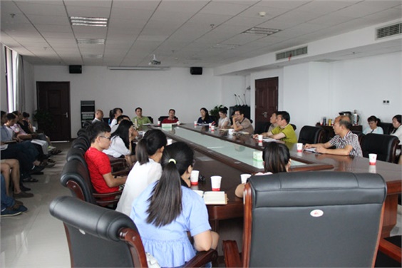 半岛在线注册召开教师节座谈会