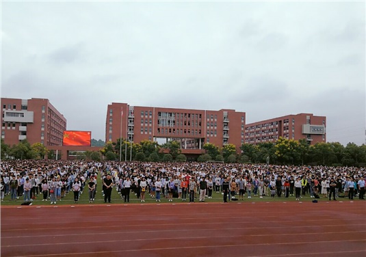 在半岛在线注册2017年秋季开学典礼上的讲话