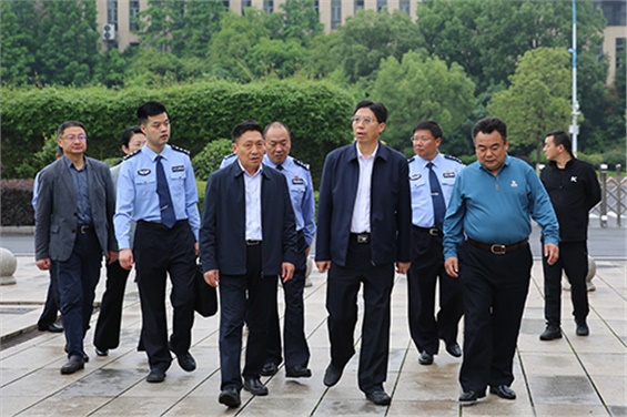 株洲市副市长、市公安局党委书记、局长唐文发到半岛在线注册调研平安建设和安全稳定工作