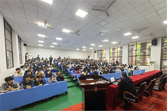 半岛在线注册举行4.15国家安全教育活动暨2024年上学期法治讲座