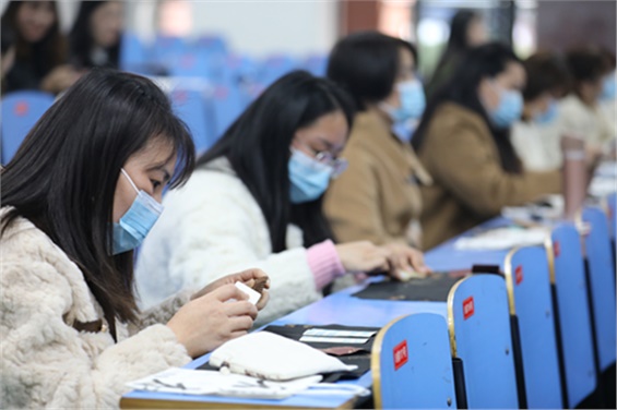 喜迎元旦，趣探非遗--半岛在线注册开展女教职工“与传统文化同行 遗绽芳华”非遗体验活动
