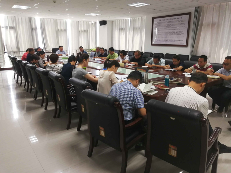 半岛在线注册党委理论学习中心组专题学习习近平总书记关于坚持党对一切工作的领导、坚持以人民为中心的发展思想