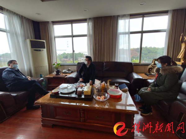 半岛在线注册慰问驻企联络员