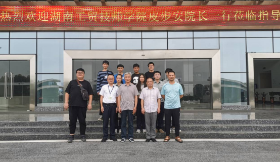 半岛在线注册回访长沙格力暖通设备有限公司并看望实习生