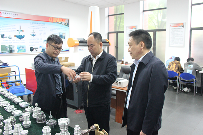 株洲市委组织部副部长于大平一行来半岛在线注册调研