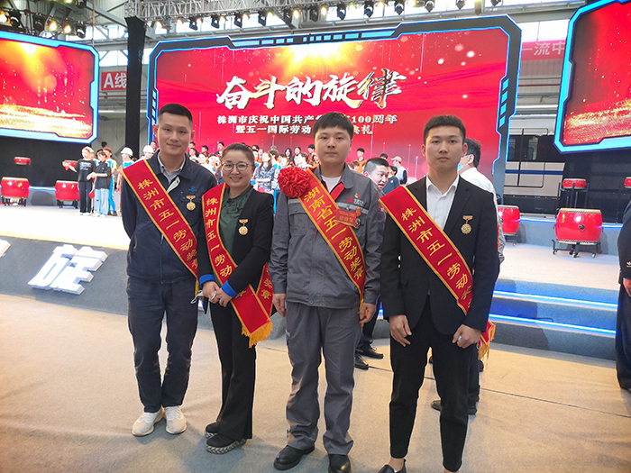 半岛在线注册教师贺红妮获评“株洲市五一劳动奖章”