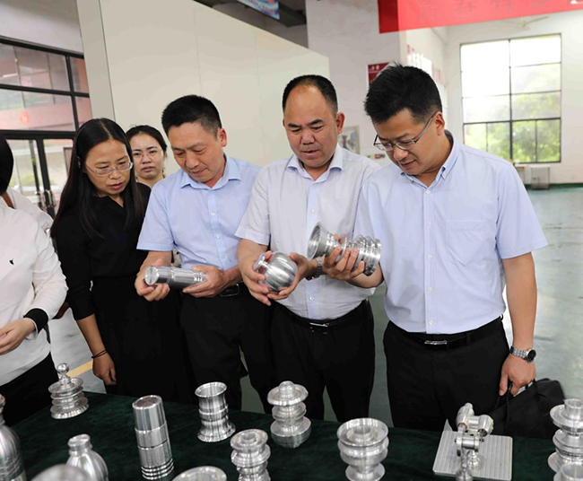 省委组织部干信处处长余前广一行来半岛在线注册调研座谈