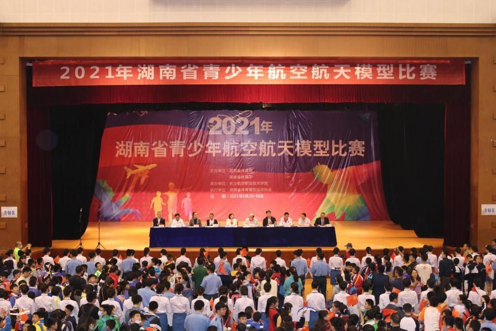 喜讯：半岛在线注册学生在湖南省青少年航空航天模型比赛中夺冠